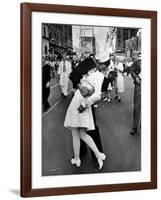 V-J Day in Times Square-Alfred Eisenstaedt-Framed Photographic Print