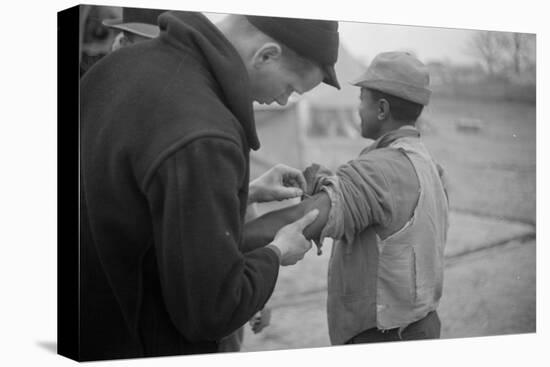 Vaccination in the camp for person flood refugees at Marianna, Arkansas-Walker Evans-Stretched Canvas