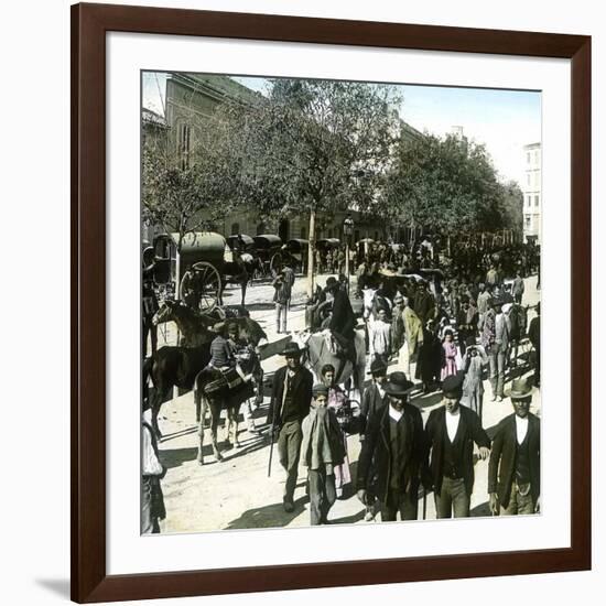 Valencia (Spain), the Feria at the Santa Lucia Gate, Circa 1885-1890-Leon, Levy et Fils-Framed Photographic Print