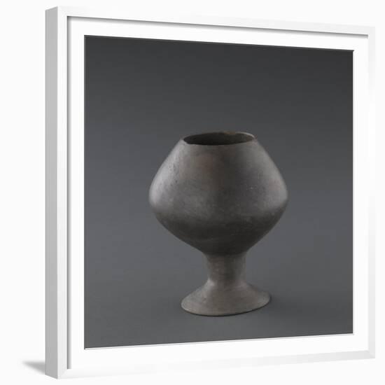 Vase biconvexe à pied-null-Framed Giclee Print