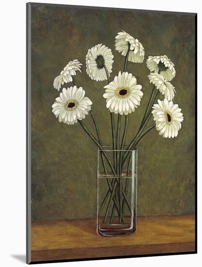 Vase de marguerite-Virginia Huntington-Mounted Art Print