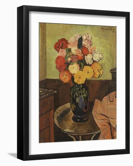 Vase of Flowers on a Round Table, Vase De Fleurs Sur Une Table Ronde, 1920-Suzanne Valadon-Framed Giclee Print