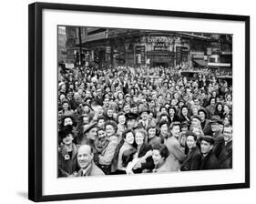 Ve Day Celebrations in London 1945-Nixon Greaves and-Framed Photographic Print