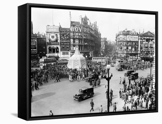 Ve Day Celebrations in London 1945-Nixon Greaves and-Framed Stretched Canvas