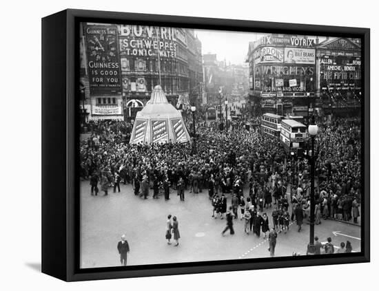 Ve Day Celebrations in London 1945-Nixon Greaves and-Framed Stretched Canvas