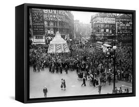 Ve Day Celebrations in London 1945-Nixon Greaves and-Framed Stretched Canvas