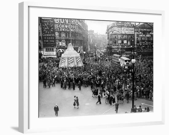 Ve Day Celebrations in London 1945-Nixon Greaves and-Framed Photographic Print