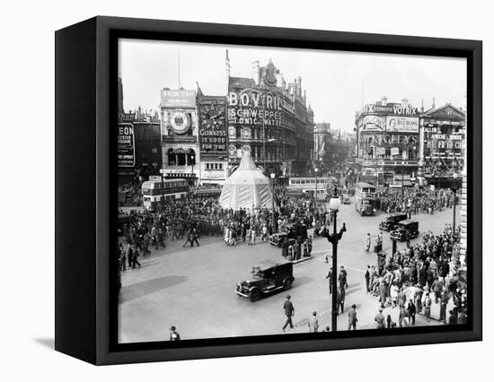 Ve Day Celebrations in London 1945-Nixon Greaves and-Framed Stretched Canvas