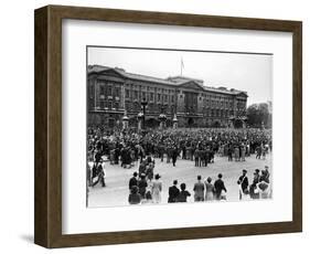 Ve Day Celebrations in London 1945-Nixon Greaves and-Framed Photographic Print