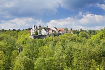https://imgc.allpostersimages.com/img/posters/vellberg-castle-with-old-town-vellberg-hohenlohe-region-baden-wurttemberg-germany-europe_u-L-PSLQLY0.jpg?artPerspective=n