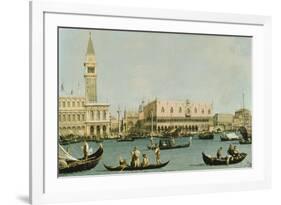 Venedig, Dogenpalast und Marcusplatz vom Bacino di San Marco-Canaletto (Giovanni Antonio Canal)-Framed Giclee Print