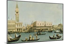 Venedig, Dogenpalast und Marcusplatz vom Bacino di San Marco-Canaletto (Giovanni Antonio Canal)-Mounted Giclee Print