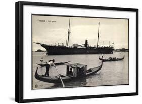 Venedig, Im Hafen, Gondelfahrer, Dampfer Espero-null-Framed Giclee Print