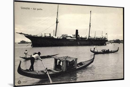 Venedig, Im Hafen, Gondelfahrer, Dampfer Espero-null-Mounted Giclee Print