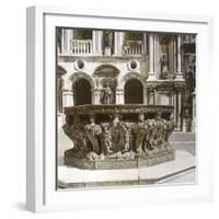 Venice (Italy), Courtyard of the Ducal Palace, the Well, Circa 1895-Leon, Levy et Fils-Framed Photographic Print