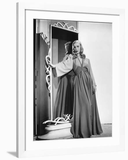 Veronica Lake, 1940-null-Framed Photographic Print