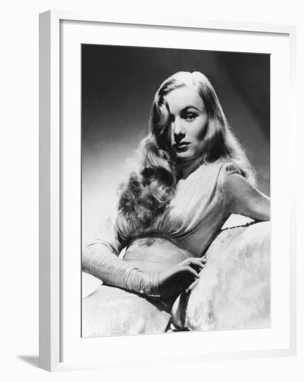 Veronica Lake, This Gun for Hire, 1942-null-Framed Photographic Print