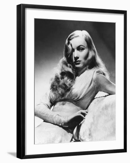 Veronica Lake, This Gun for Hire, 1942-null-Framed Photographic Print