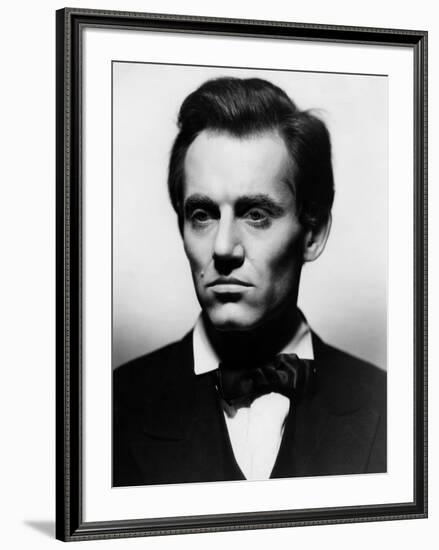 Vers sa destinee YOUNG MR. LINCOLN by John Ford with Henry Fonda, 1939 (b/w photo)-null-Framed Photo