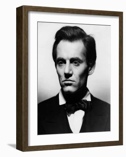 Vers sa destinee YOUNG MR. LINCOLN by John Ford with Henry Fonda, 1939 (b/w photo)-null-Framed Photo