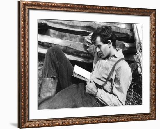 Vers sa Destinee YOUNG MR. LINCOLN by JohnFord with Henry Fonda, 1939 (b/w photo)-null-Framed Photo