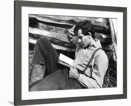 Vers sa Destinee YOUNG MR. LINCOLN by JohnFord with Henry Fonda, 1939 (b/w photo)-null-Framed Photo