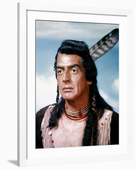 Victor Mature CHIEF CRAZY HORSE, 1955 directed by GEORGE SHERMAN (photo)-null-Framed Photo