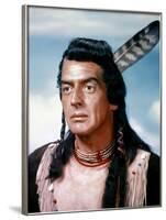 Victor Mature CHIEF CRAZY HORSE, 1955 directed by GEORGE SHERMAN (photo)-null-Framed Photo