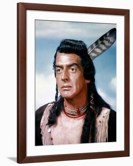 Victor Mature CHIEF CRAZY HORSE, 1955 directed by GEORGE SHERMAN (photo)-null-Framed Photo