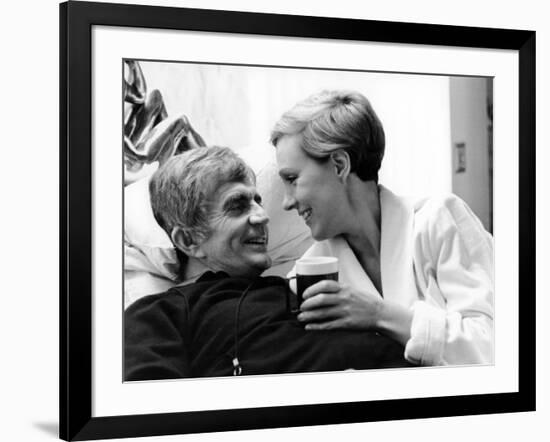 Victor Victoria (photo)-null-Framed Photo