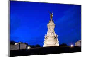 Victoria Memorial, London, England, United Kingdom-Felipe Rodriguez-Mounted Photographic Print