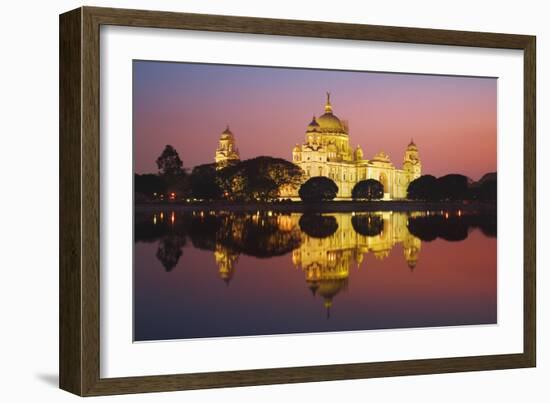 Victoria Memorial-Jon Hicks-Framed Photographic Print