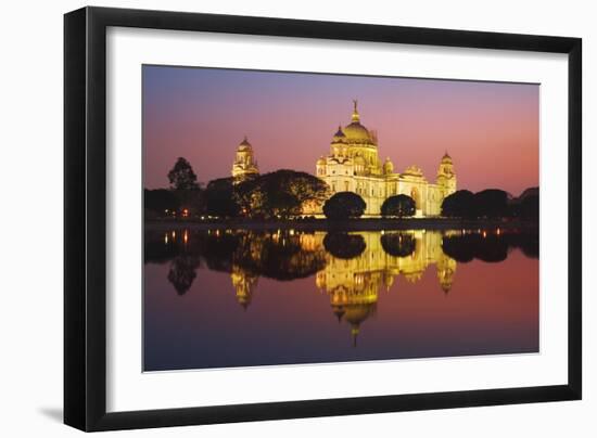 Victoria Memorial-Jon Hicks-Framed Photographic Print