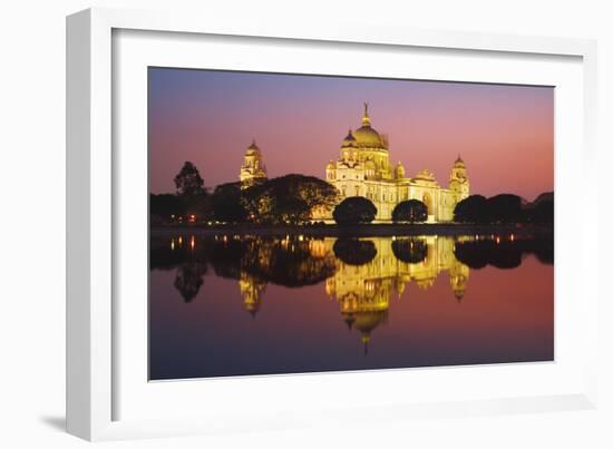 Victoria Memorial-Jon Hicks-Framed Photographic Print