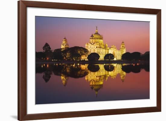 Victoria Memorial-Jon Hicks-Framed Photographic Print