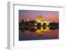 Victoria Memorial-Jon Hicks-Framed Photographic Print