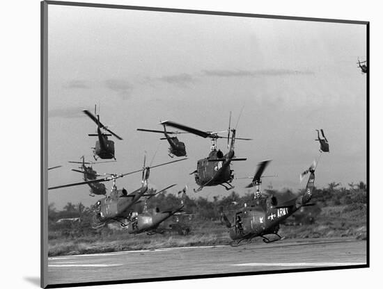 Vietnam Helicopter Assault-Associated Press-Mounted Photographic Print