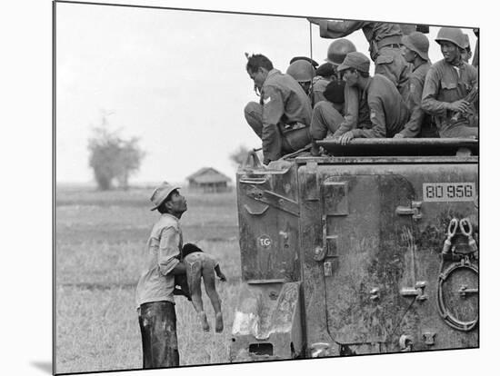 Vietnam War Child Killed-Horst Faas-Mounted Photographic Print