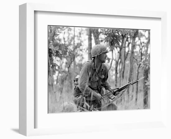 Vietnam War Ia Drang Battle Rescorla-Peter Arnett-Framed Photographic Print