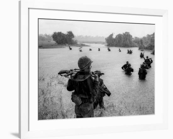 Vietnam War Paratroopers Rain-Henri Huet-Framed Photographic Print