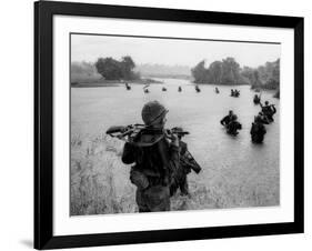 Vietnam War Paratroopers Rain-Henri Huet-Framed Photographic Print