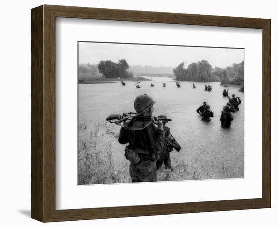 Vietnam War Paratroopers Rain-Henri Huet-Framed Photographic Print