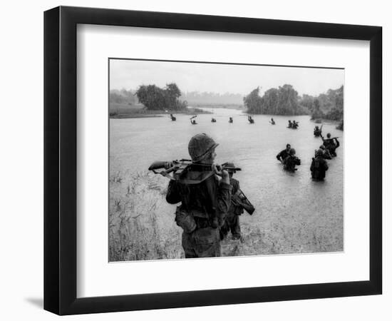 Vietnam War Paratroopers Rain-Henri Huet-Framed Photographic Print