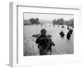 Vietnam War Paratroopers Rain-Henri Huet-Framed Photographic Print