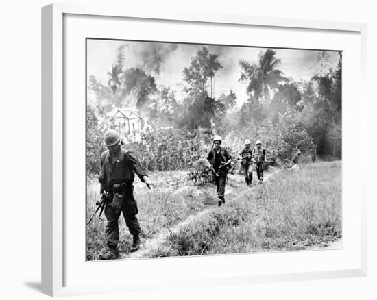 Vietnam War U.S. Marines Da Nang-Associated Press-Framed Photographic Print