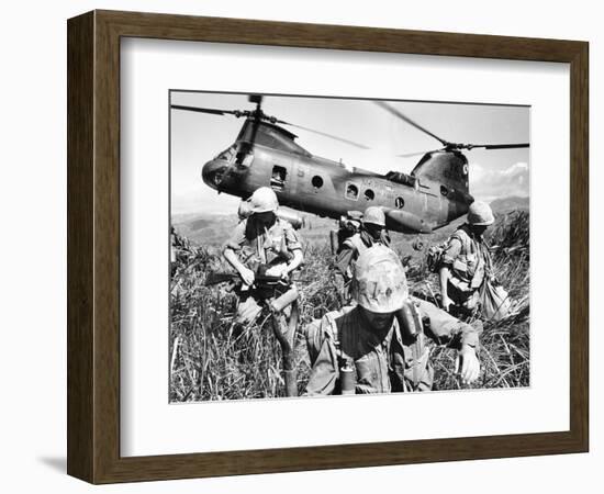 Vietnam War U.S. Marines-Associated Press-Framed Photographic Print