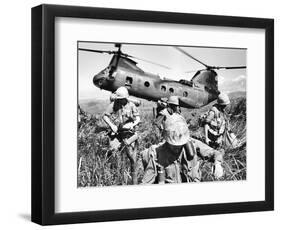 Vietnam War U.S. Marines-Associated Press-Framed Photographic Print