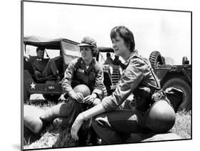 Vietnam War U.S. Nurses-Associated Press-Mounted Photographic Print