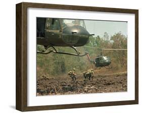 Vietnam War U.S. Paratroopers-Associated Press-Framed Photographic Print