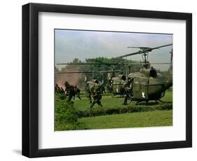 Vietnam War U.S. Paratroopers-Associated Press-Framed Photographic Print